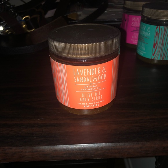 Bath and body works scrubs - Picture 1 of 1